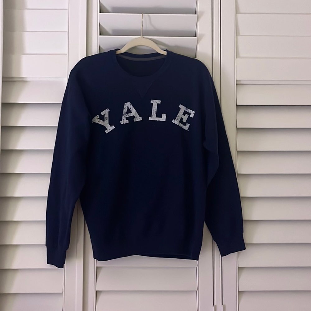 women’s navy blue yale sweatshirt (size small)